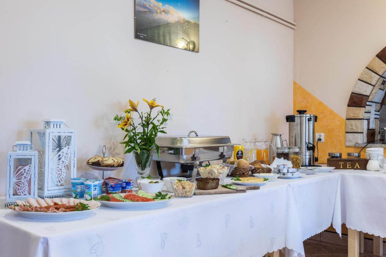 ゾンプ Janik Bed & Breakfast エクステリア 写真