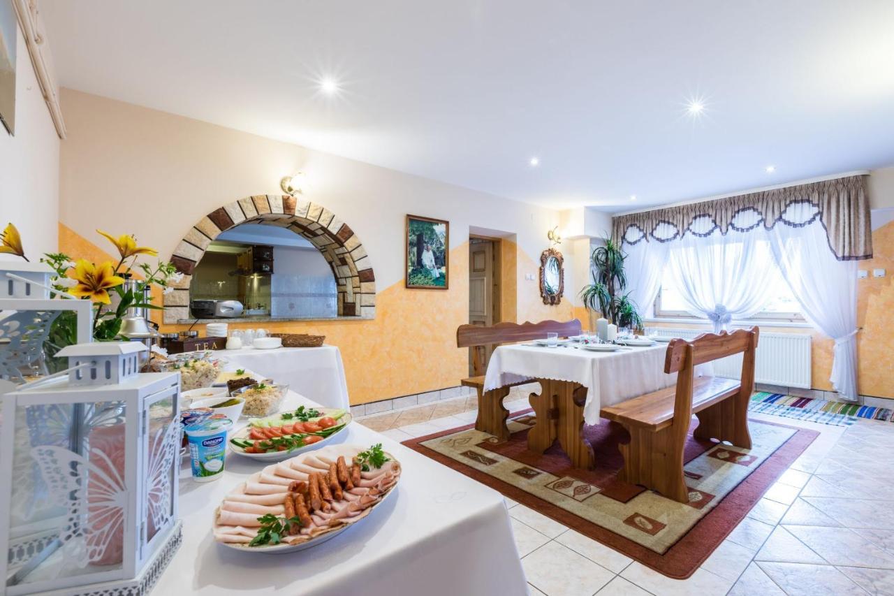 ゾンプ Janik Bed & Breakfast エクステリア 写真